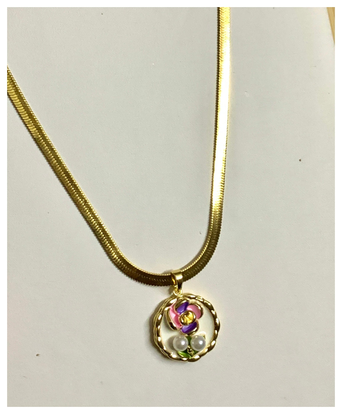 Flower Design Vintage Pendant With SC