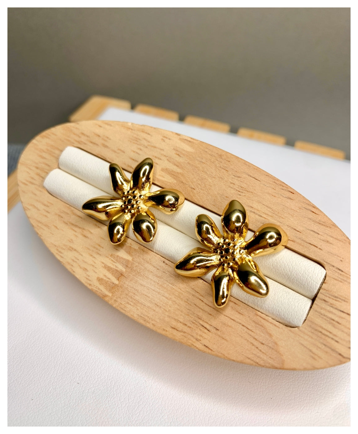 Trendy Star Neckpiece & Flower Earrings Set