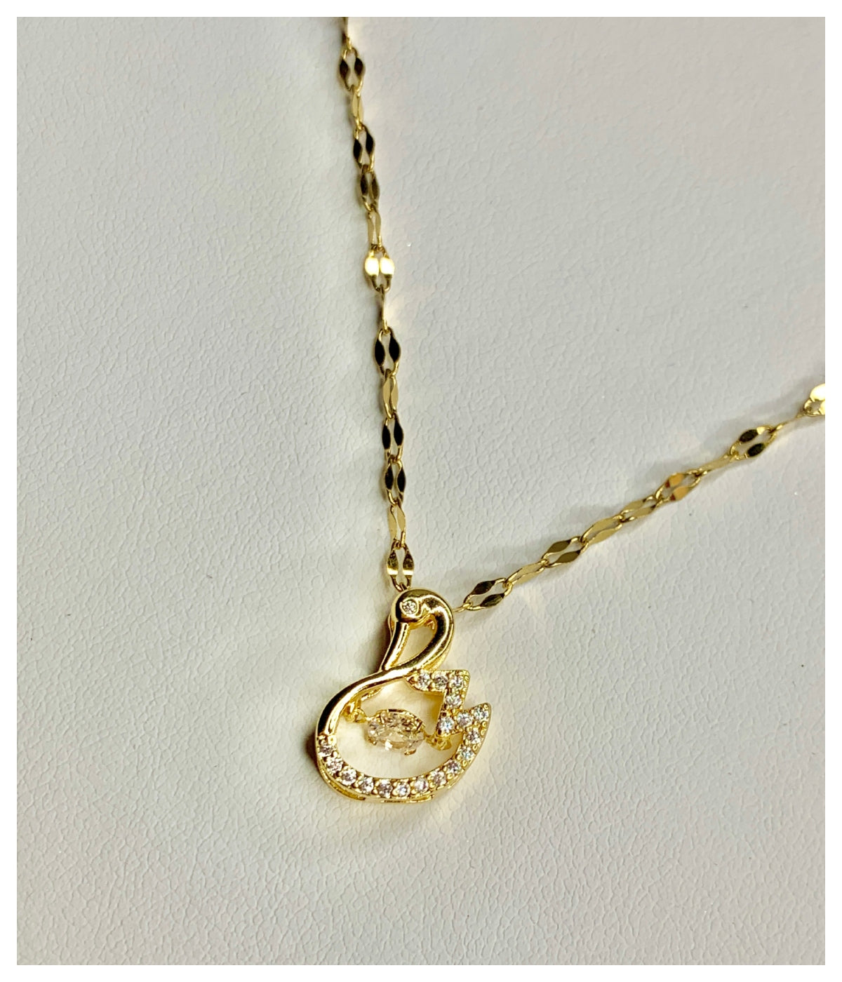 Versatile Little Swan Golden Chain Pendant