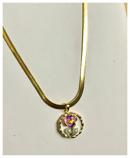 Flower Design Vintage Pendant With SC