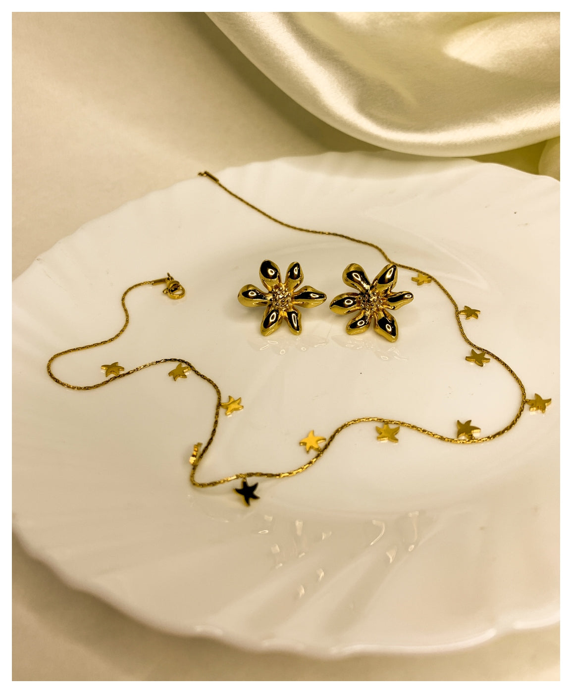 Trendy Star Neckpiece & Flower Earrings Set