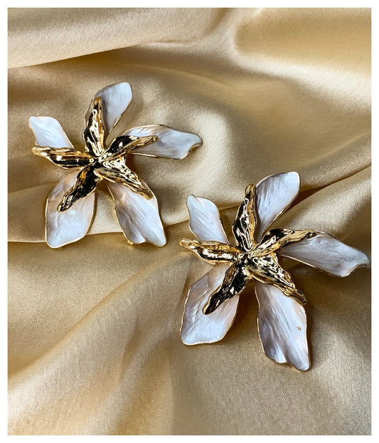 White Golden Flower Earrings