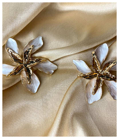 White Golden Flower Earrings